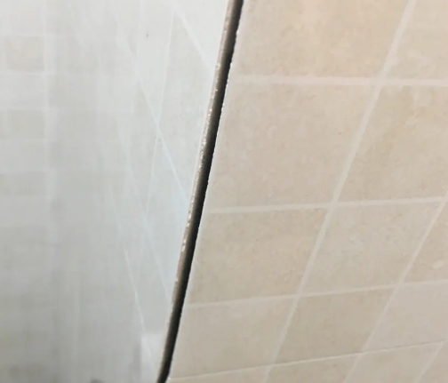 西充瓷砖空鼓维修公司分享阳台瓷砖脱落的修复过程可以分为以下几个步骤