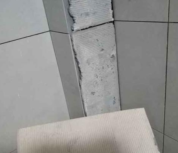 西充瓷砖空鼓维修公司分享下厨房瓷砖脱落的补救措施。